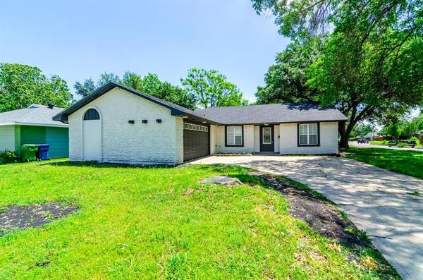 466 Woodmere Drive, Garland, TX 75043