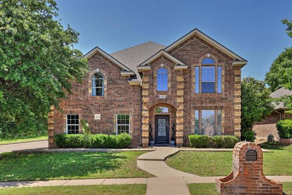 5540 La Bandera Trail,  Benbrook,  TX 76126