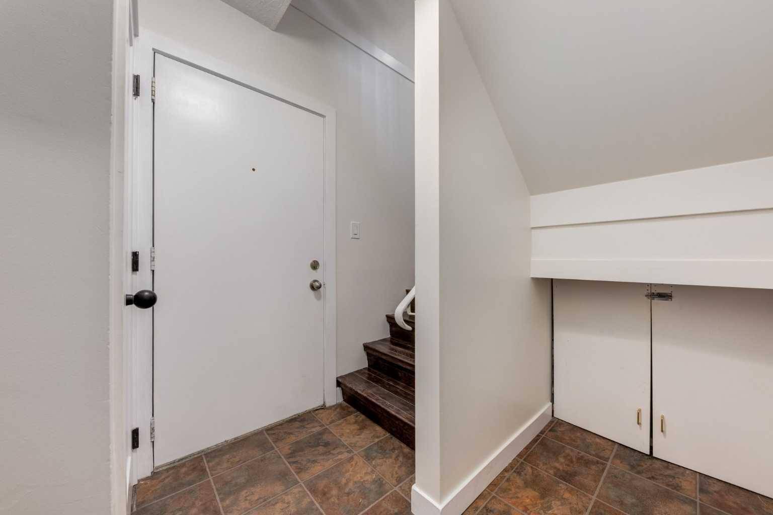 Calgary, AB T2V 3S9,2520 Palliser DR SW #1106