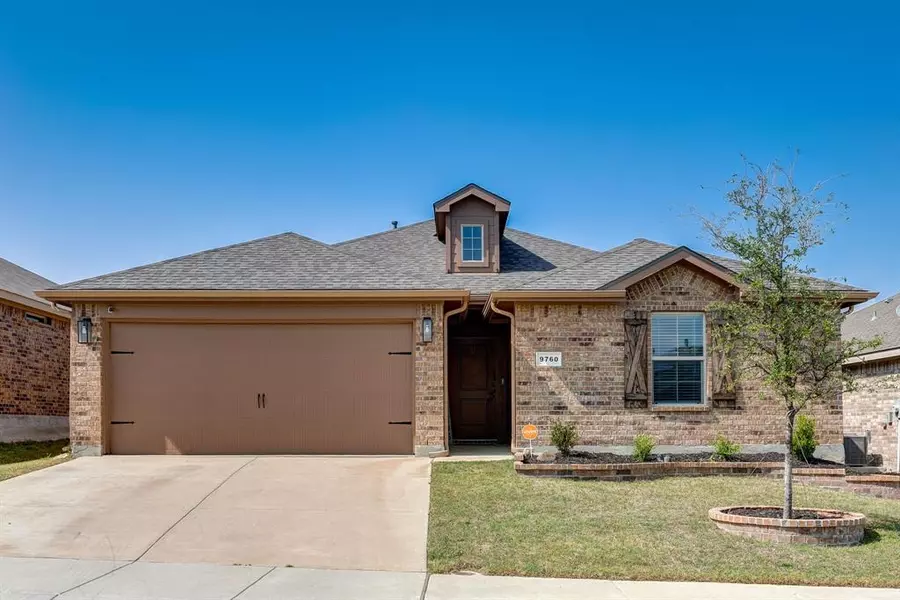 9760 Walnut Cove Drive, Fort Worth, TX 76108