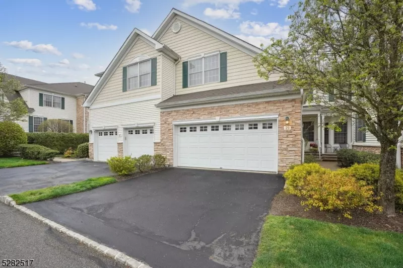 29 Pacio Ct, Roseland Boro, NJ 07068