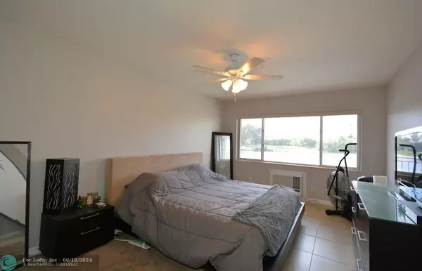 Pompano Beach, FL 33062,999 N Riverside Dr  #10