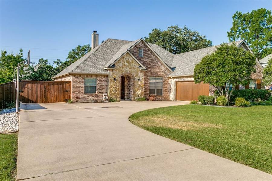 2511 Peninsula Drive, Grapevine, TX 76051