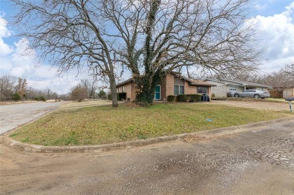 5210 Laurie Drive, Mineral Wells, TX 76067