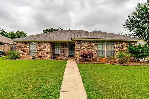 1037 Steven Street, Burleson, TX 76028