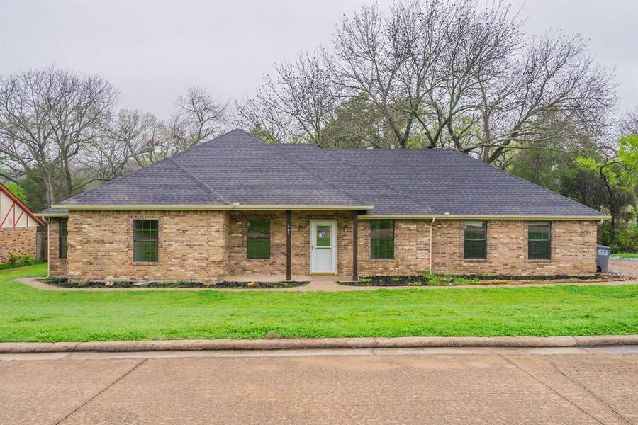 203 Pecan Creek Street, Red Oak, TX 75154