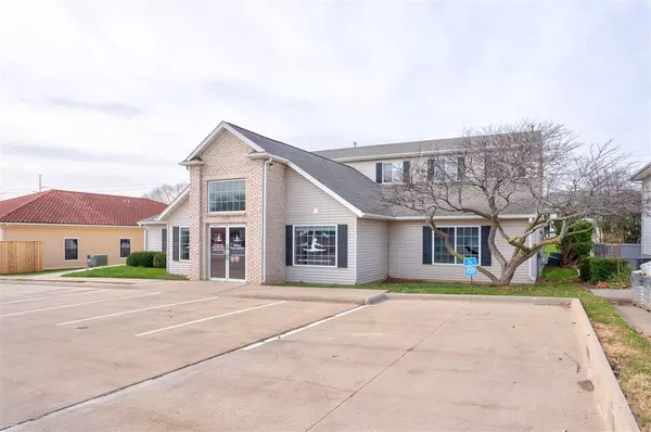 Iowa City, IA 52245,313 Scott Ct