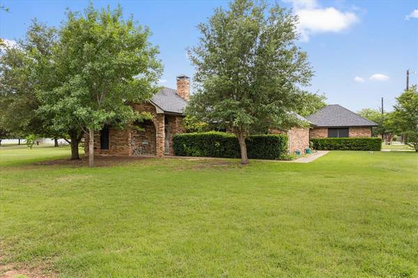 3814 Buena Vista Circle, Granbury, TX 76049