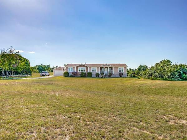 104 Brighton Oaks Drive, Boyd, TX 76023