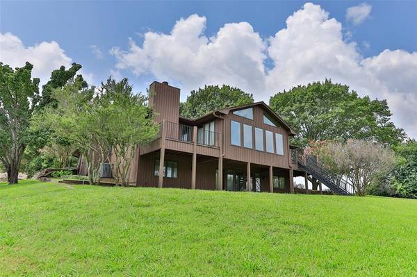 17 Quail Run, Gainesville, TX 76240