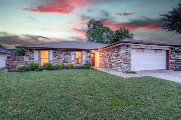 2713 Yale Drive, Rowlett, TX 75088