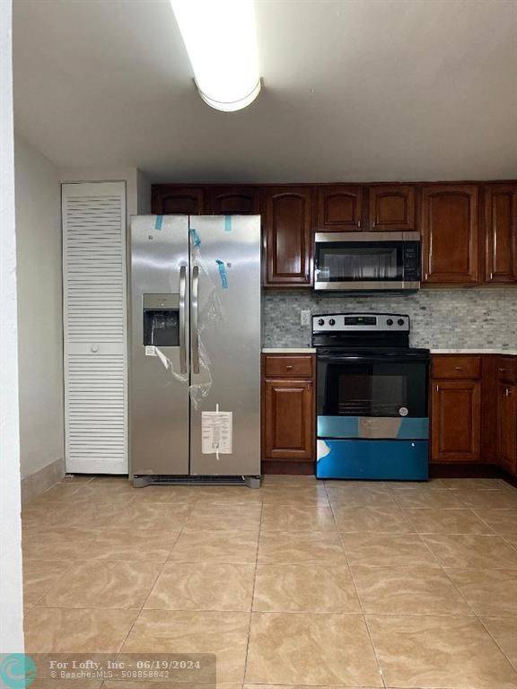 Coral Springs, FL 33076,9877 Westview Dr  #627