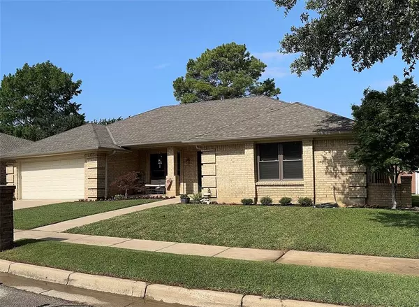 Bedford, TX 76021,3717 Woodmont Court