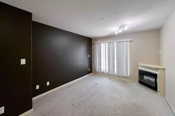 Fort Mcmurray, AB T9K2W3,200 Lougheed DR #2107