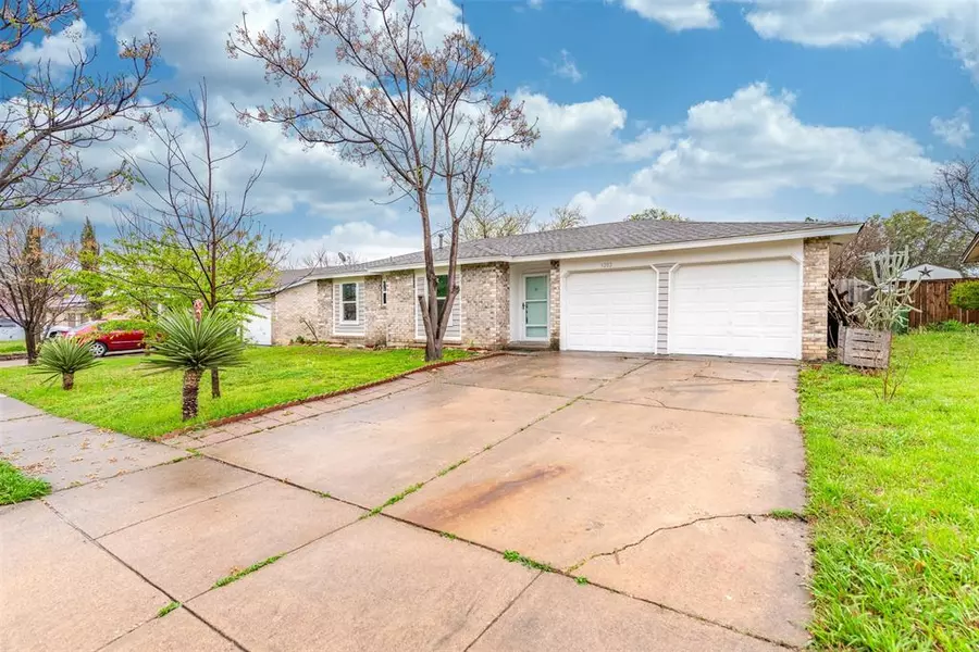 1202 Harvest Hill Lane, Arlington, TX 76014