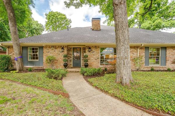 2712 Harlanwood Drive,  Fort Worth,  TX 76109