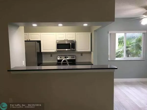 Davie, FL 33317,7085 Nova Dr  #230