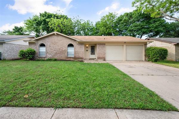 2408 Dartmouth Drive, Arlington, TX 76015