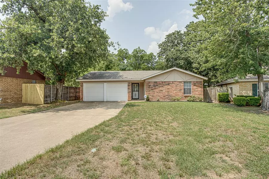 7313 Hyde Court, Fort Worth, TX 76112