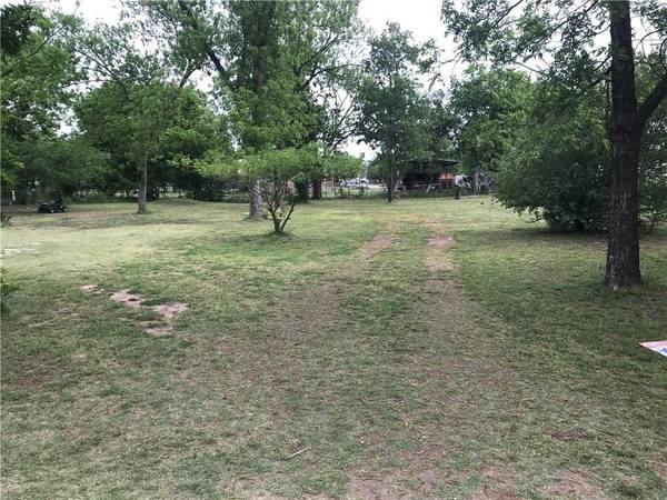 609 611 E Duncan Avenue, Comanche, TX 76442