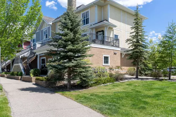 Calgary, AB T3H 5V9,784 73 ST SW