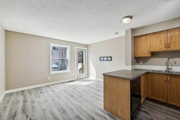 Calgary, AB T3J 0G5,288 Saddlebrook PT NE