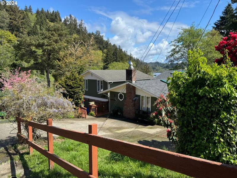 365 N 18TH ST, Reedsport, OR 97467