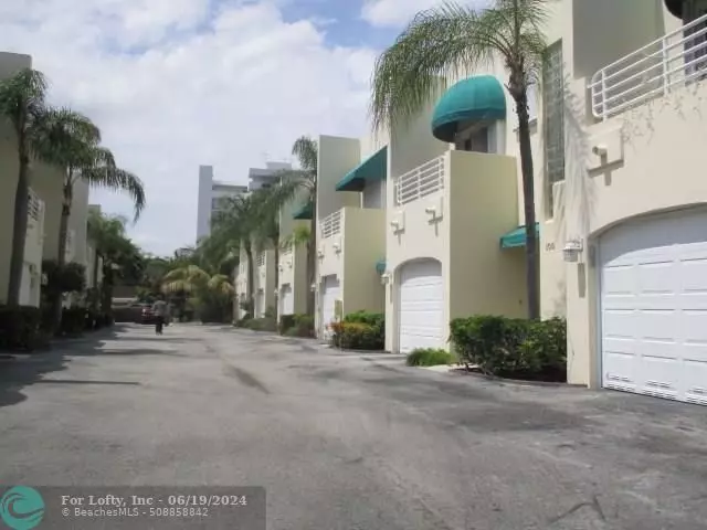 3221 NE 16 ST  #105, Pompano Beach, FL 33062