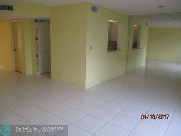 Pompano Beach, FL 33062,3221 NE 16 ST  #105