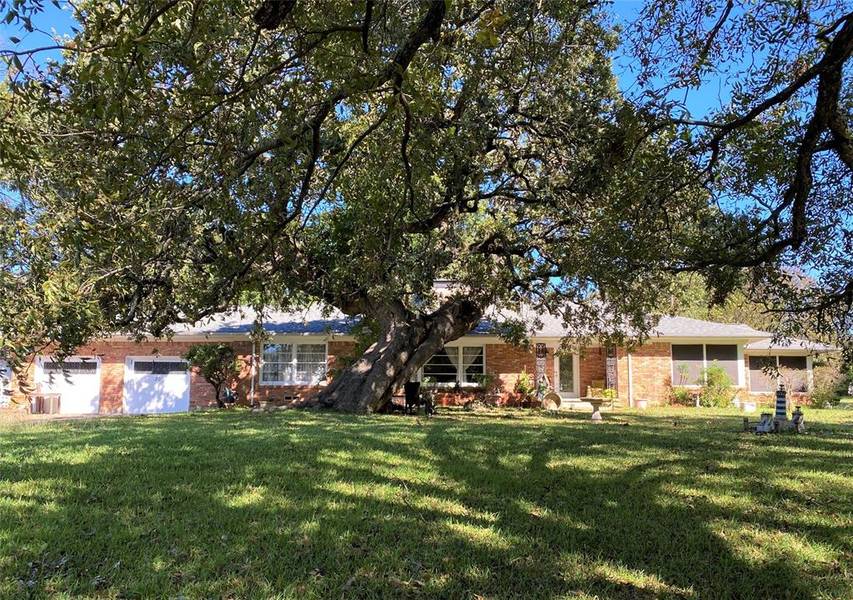 300 W College Avenue, Alvarado, TX 76009