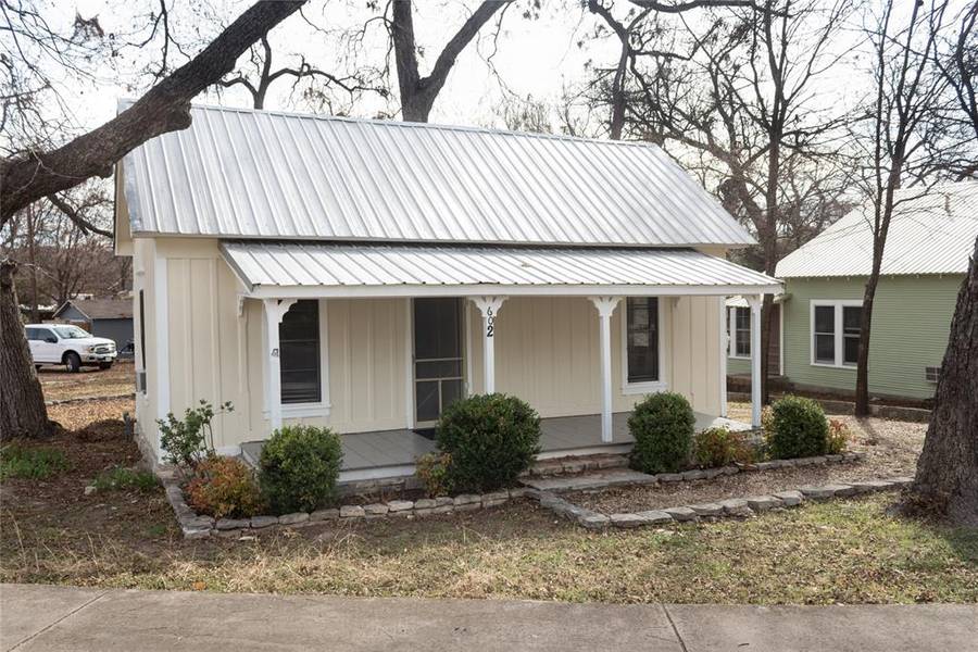 602 Barnard Street, Glen Rose, TX 76043