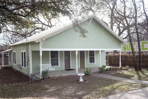 508 Barnard Street, Glen Rose, TX 76043