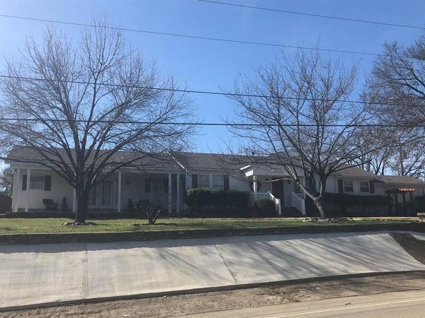 209 Hereford Street, Glen Rose, TX 76043