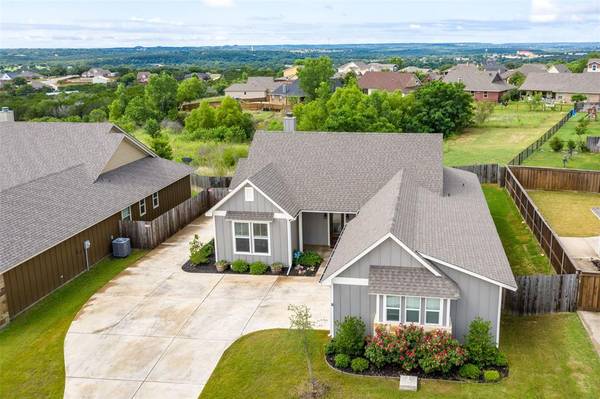 100 King Arthur Court, Glen Rose, TX 76043