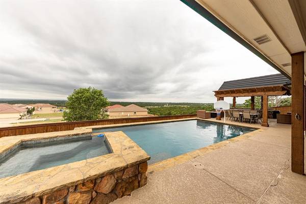 111 Skyline Drive, Glen Rose, TX 76043