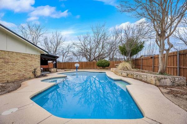 4722 Chalk Court, Grand Prairie, TX 75052