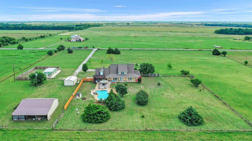 5185 East Line Road, Whitewright, TX 75491