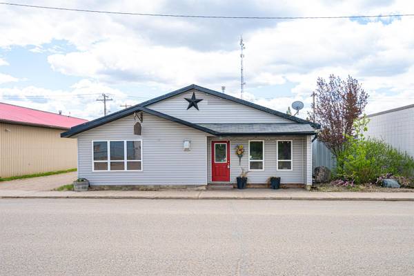 23 Railway AVE North, Marwayne, AB T0B 2X0