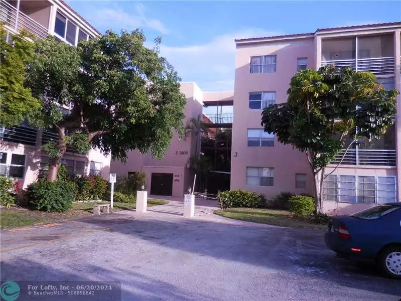 Lauderdale Lakes, FL 33311,2800 SOMERSET DR  #300J