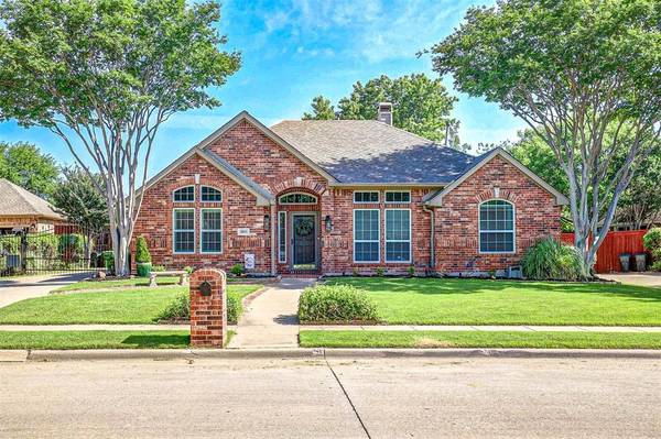 8813 Trails Edge Drive, North Richland Hills, TX 76182