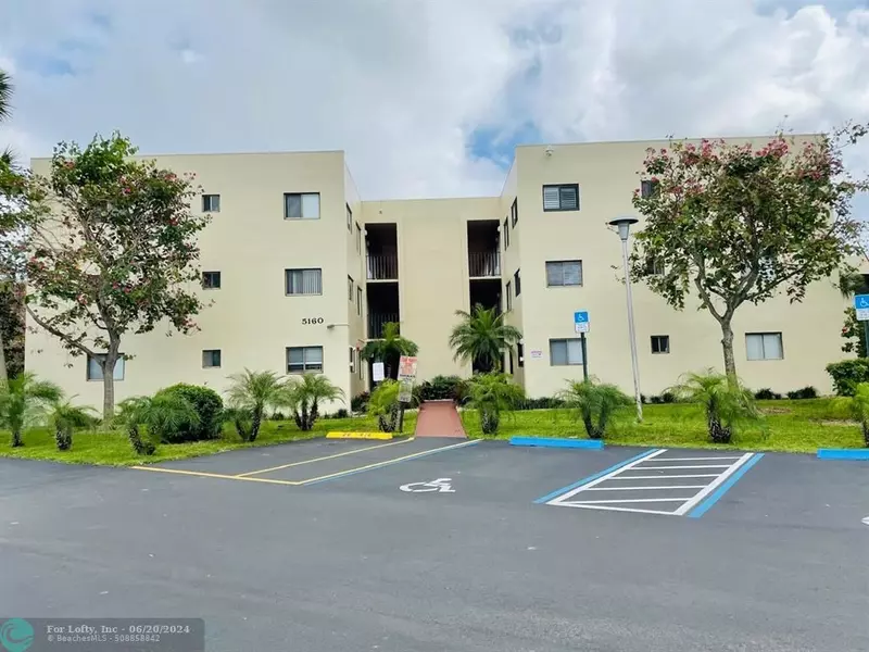 5160 Las Verdes Cir  #313, Delray Beach, FL 33484