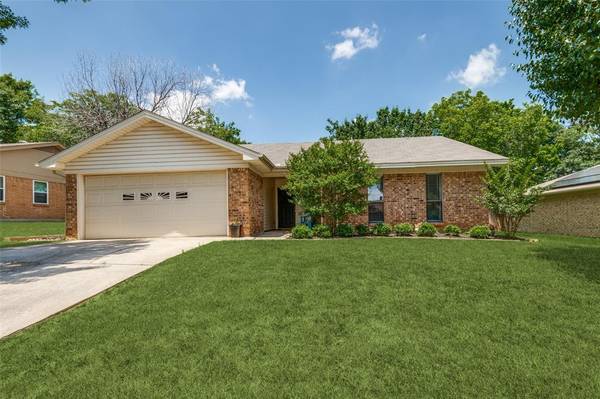 831 N Atkerson Lane, Euless, TX 76040