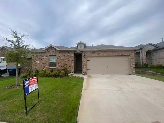 9729 Hickory Knob Drive, Fort Worth, TX 76108