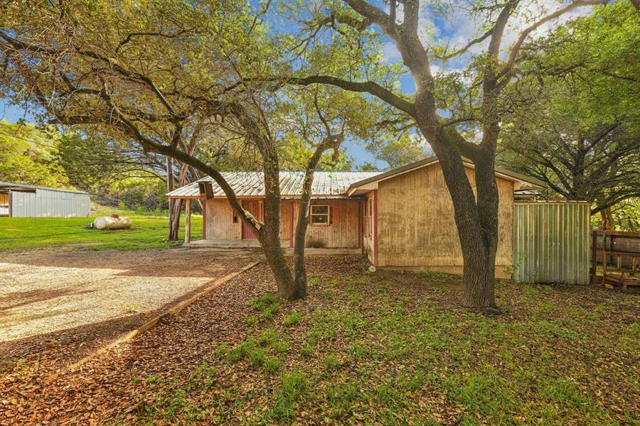 166 Live Oak Trail, Blum, TX 76627