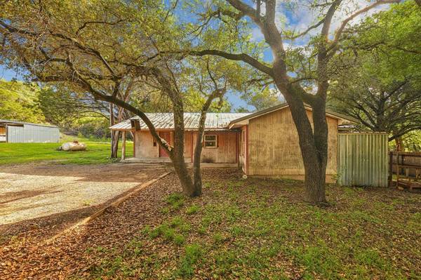 166 Live Oak Trail,  Blum,  TX 76627