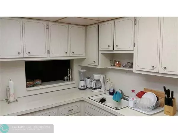 Hollywood, FL 33021,950 Hillcrest Dr  #103