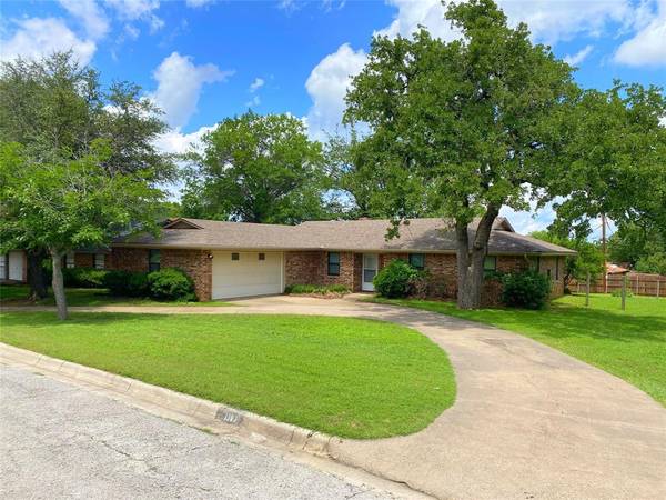 1303 Belair Street, Bowie, TX 76230