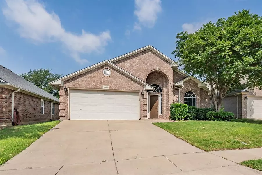 8861 Sunset Trace Drive, Fort Worth, TX 76244