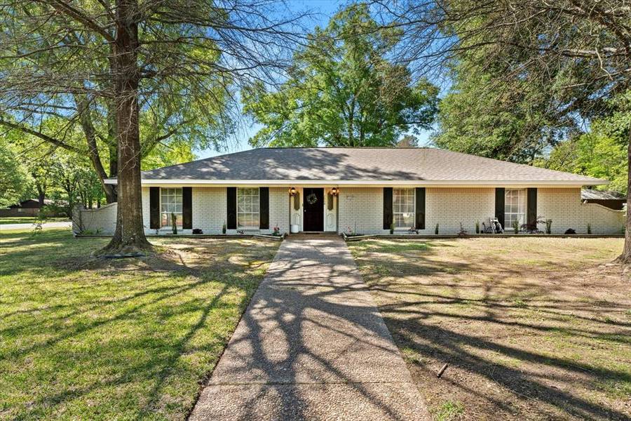 2008 Friendly Street, Mount Pleasant, TX 75455