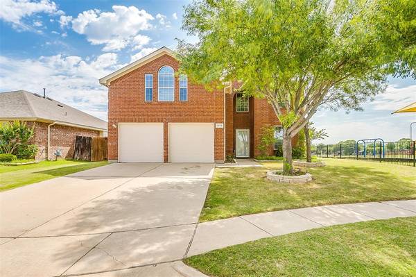 2872 Fieldstone Drive, Grand Prairie, TX 75052